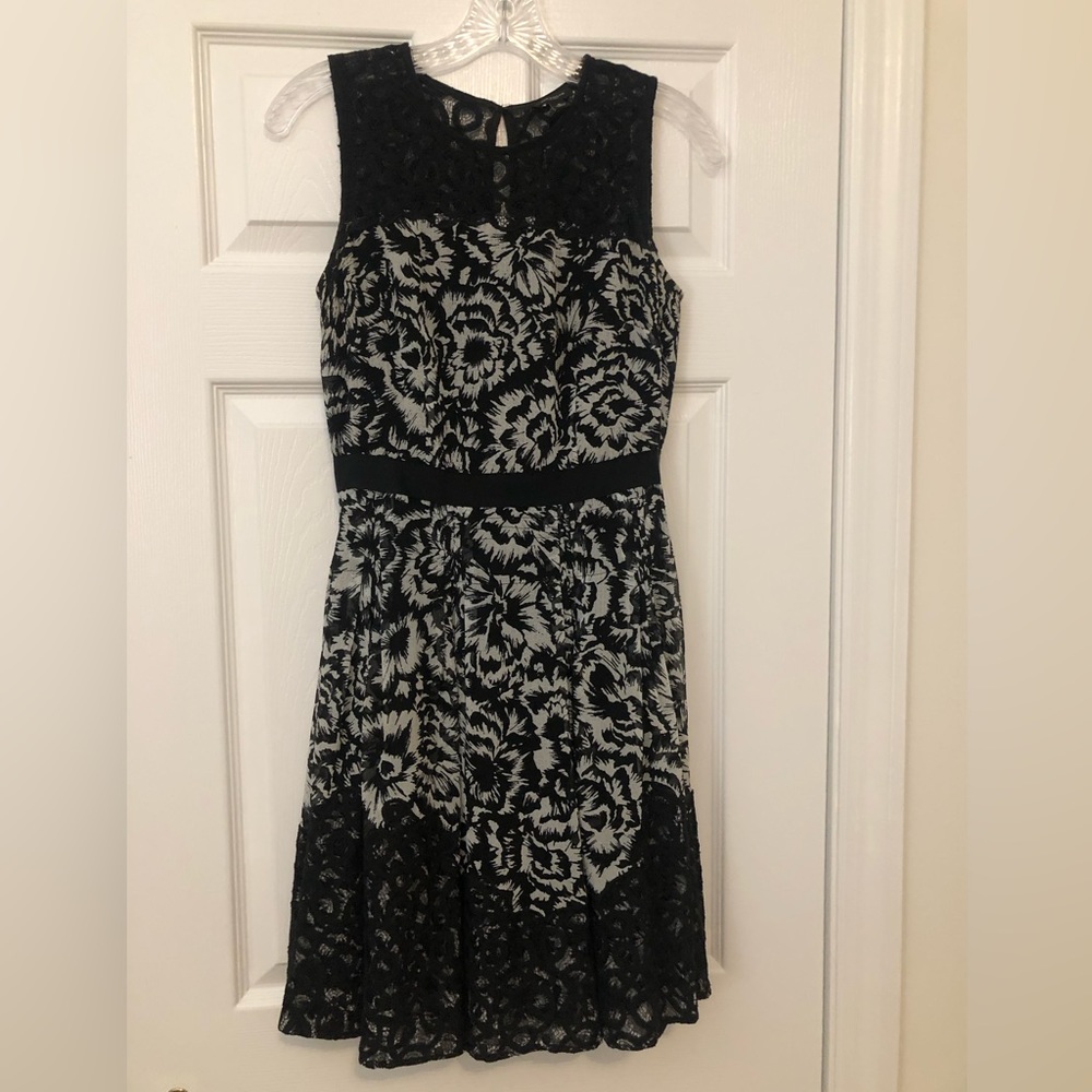 Ann Taylor dress in black/gray floral with black lace, size 0